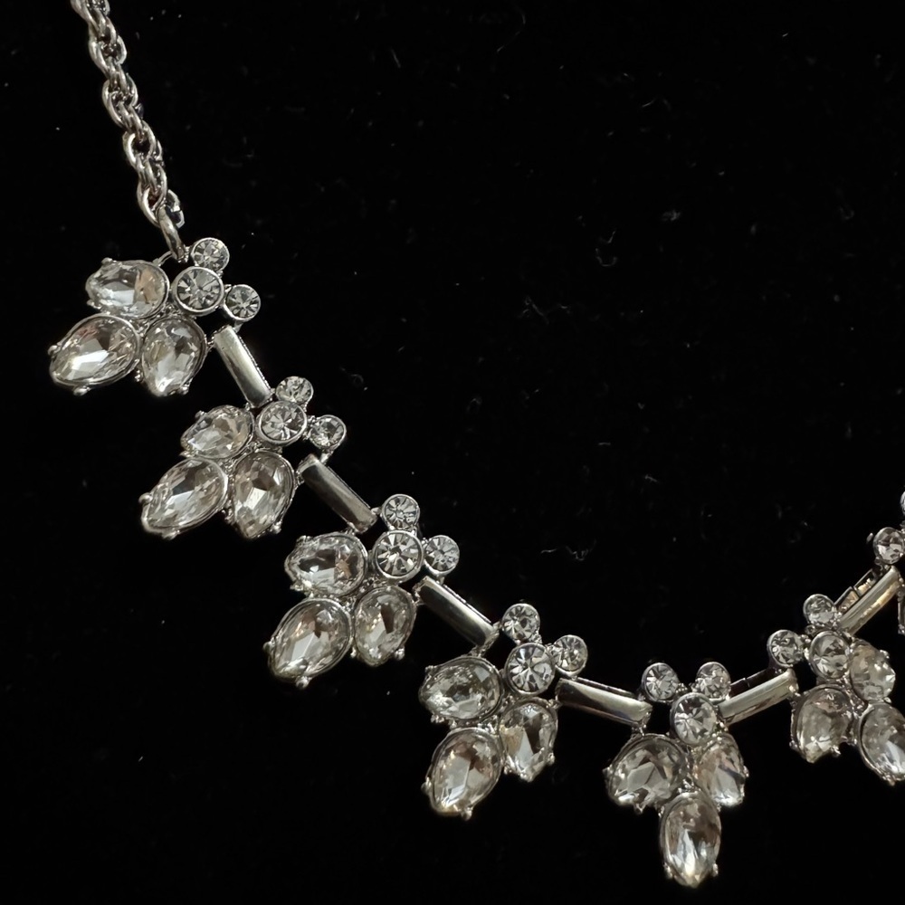 New - Banana Republic (RETAIL STORE) statement necklace - Picture 4 of 4